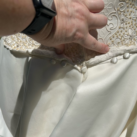 Wedding gown, preloved - Picture 9 of 15